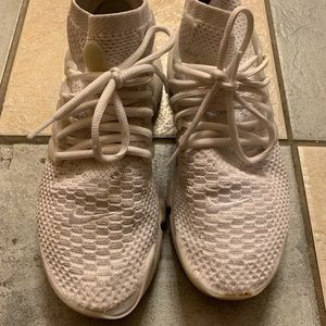 Size 10 women’s Nike